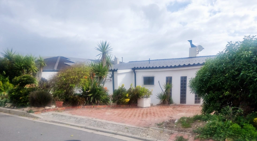 5 Bedroom Property for Sale in Yzerfontein Western Cape